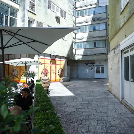 Vivien 2 Bedroom زادار