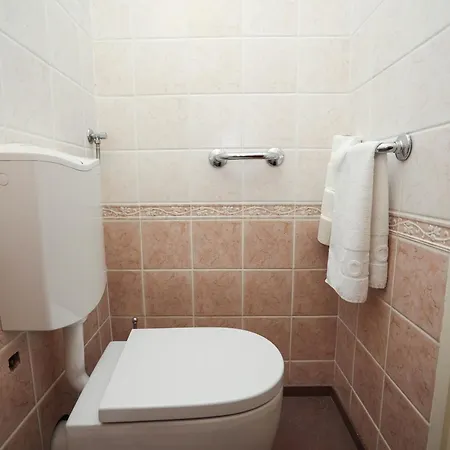 Vivien 2 Bedroom Apartment *