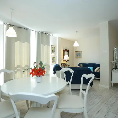 Vivien 2 Bedroom
