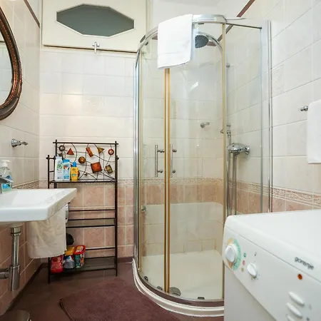 Vivien 2 Bedroom *