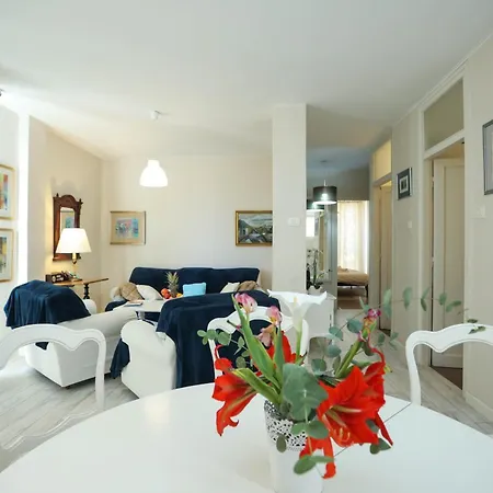 Vivien 2 Bedroom Apartament *