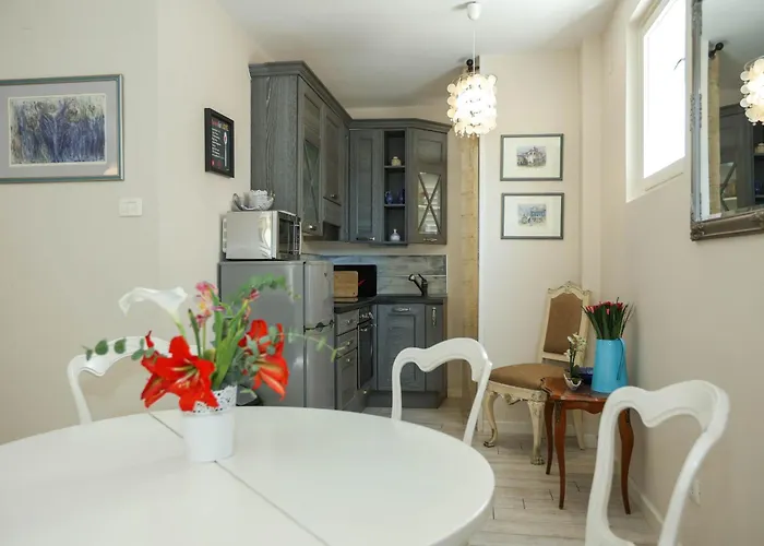 Vivien 2 Bedroom * Zara