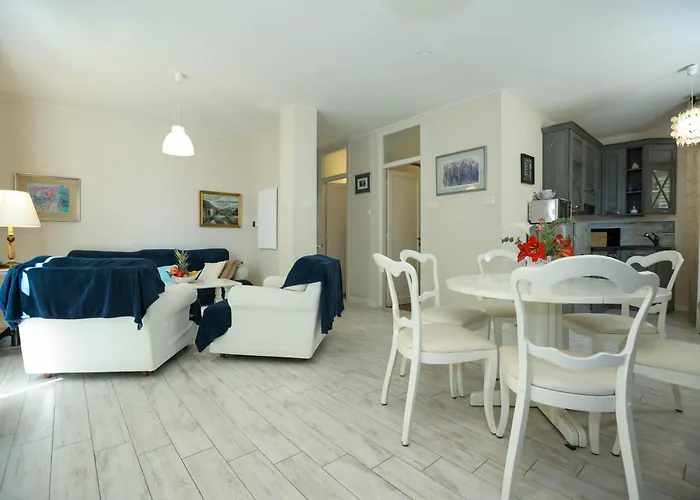 Vivien 2 Bedroom *