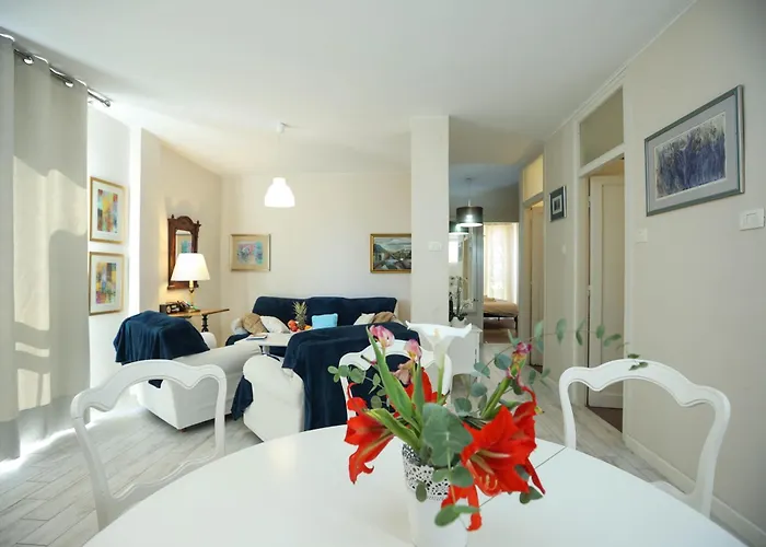 Vivien 2 Bedroom *
